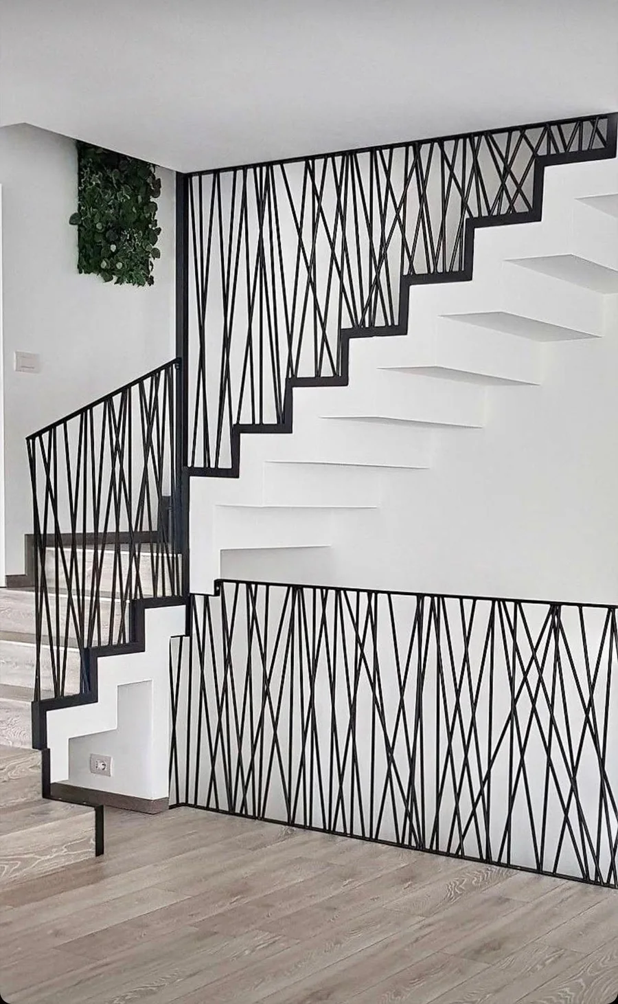 Treppe mit künstlerischem Geländerdesign